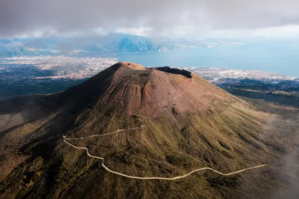 È possibile salire sul Vesuvio? Tutto quello che c’è da sapere sull’escursione al Gran Cono