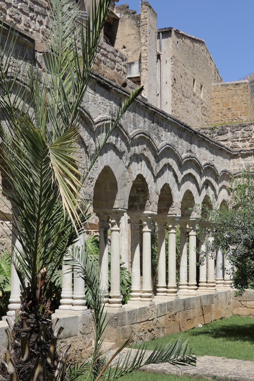 chiostro della chiesa di San Giovanni degli Eremiti
