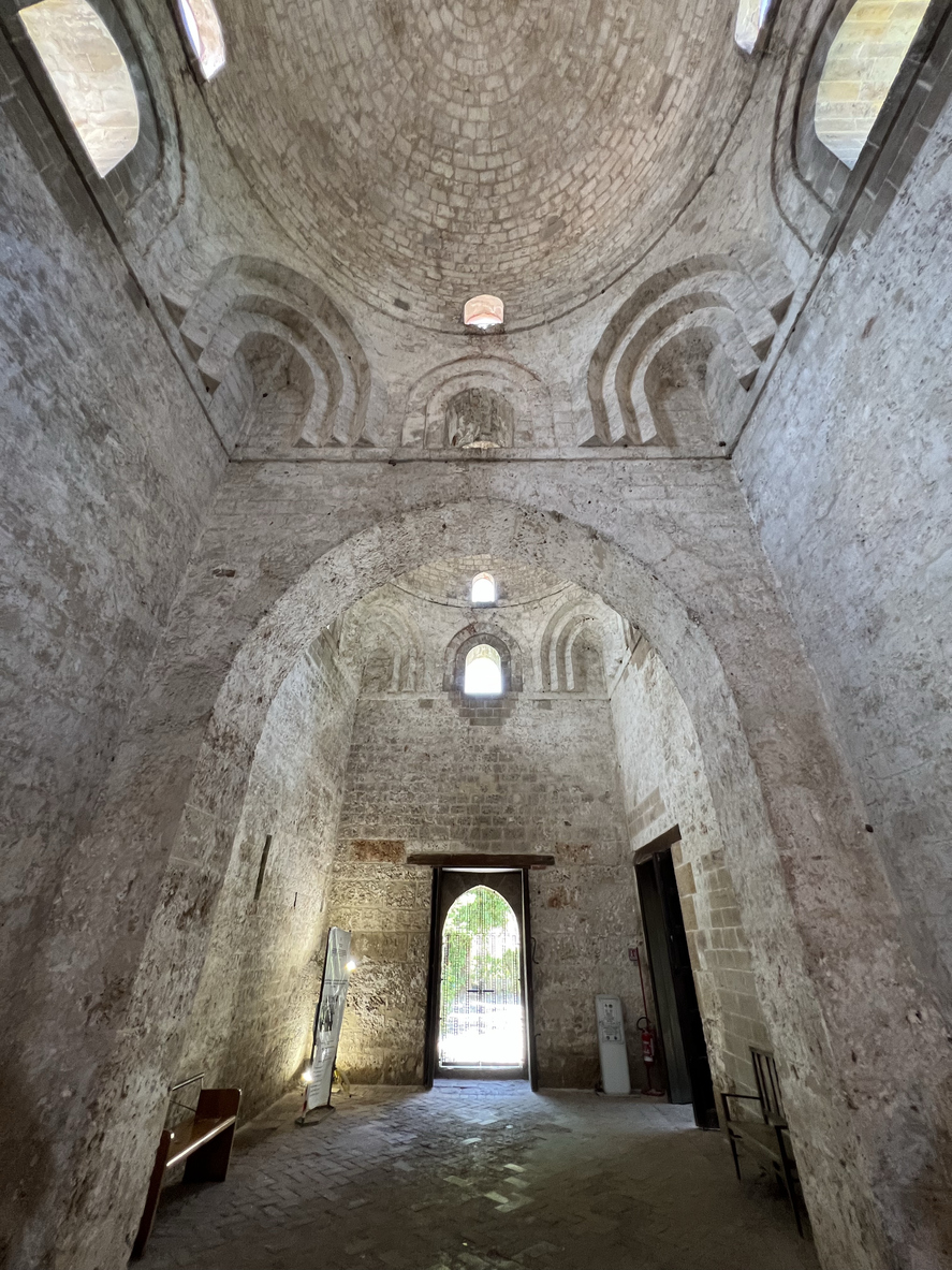 interno della chiesa di San Giovanni degli Eremiti