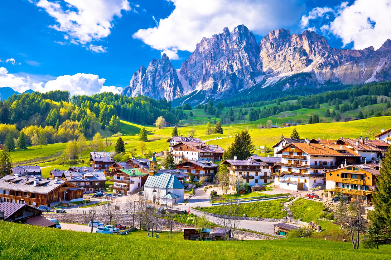 Cortina d’Ampezzo, what to do in the “queen of the Dolomites” in summer and winter