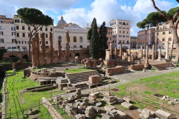 Cosa vedere a Largo di Torre Argentina a Roma e perché si chiama così?