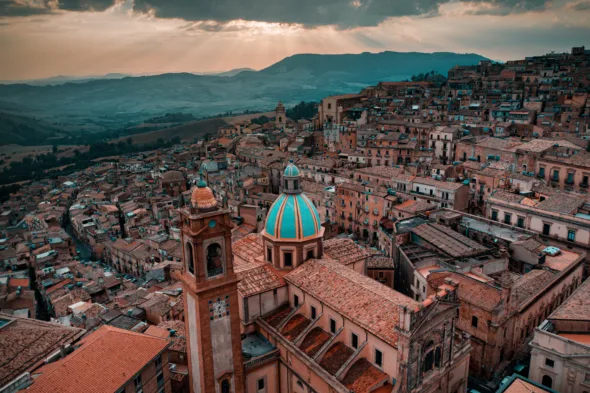 Cosa vedere vicino a Catania: borghi, città d’arte e natura sull’Etna