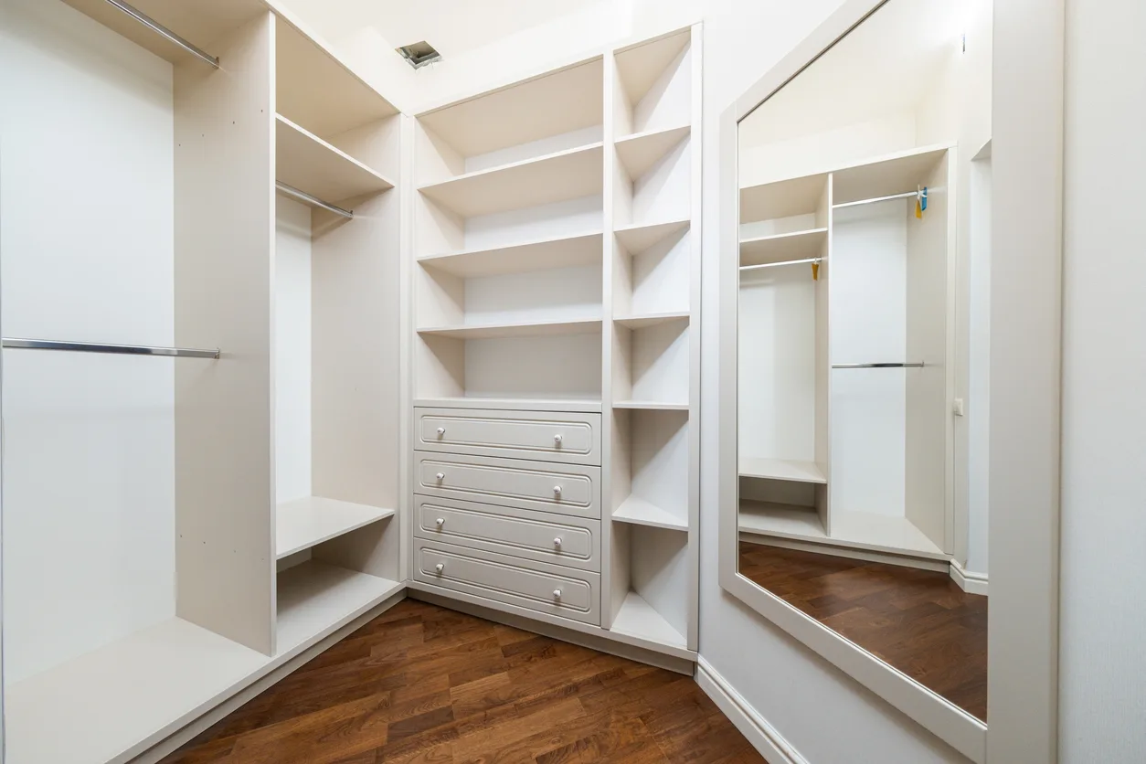 Cabina armadio in cartongesso: come realizzarla e quanto costa