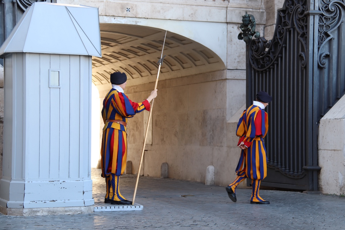 cambio della guardia in Vaticano