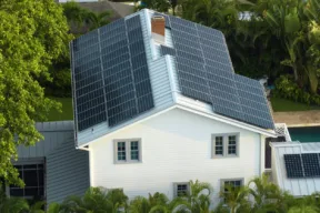 casa con pannelli fotovoltaici