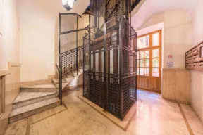 ascensore e scale condominiali