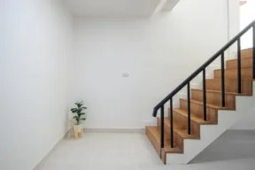 Si possono mettere piante sul pianerottolo condominiale?