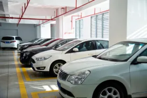 macchine in parcheggio