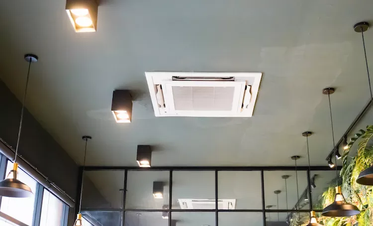 Come funziona un impianto di riscaldamento a soffitto, quanto spazio occupa, vantaggi e svantaggi