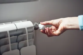 Come sfiatare i termosifoni ed eliminare l'aria in pochi passaggi