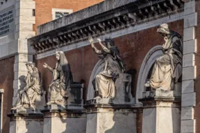 statue del cimitero del verano a roma