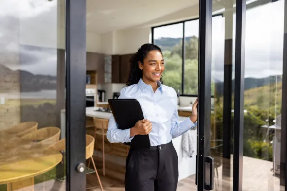 Cosa succede se non pago l'agenzia immobiliare?