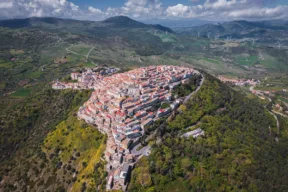 Cosa vedere a Rotondella, perché si chiama così e quanto costano le case