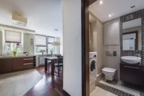 Bagno comunicante con cucina