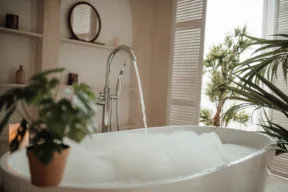 Come trasformare una doccia in vasca (anche senza opere murarie)