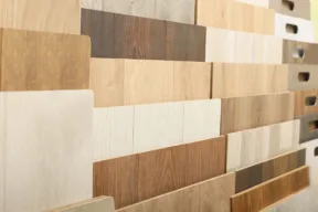 diversi esempi di parquet in negozio