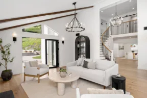 appartamento moderno sui toni del bianco