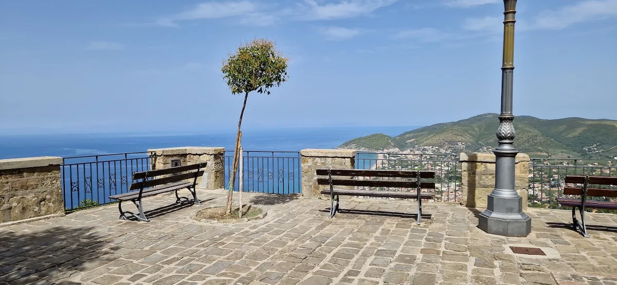 Dov'è stato girato "Benvenuti al Sud"? Belvedere di San Costabile