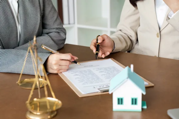 Chi sceglie il notaio in una compravendita immobiliare: venditore, acquirente o agenzia?