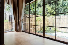 Come sostituire un muro con una vetrata: metodi e permessi