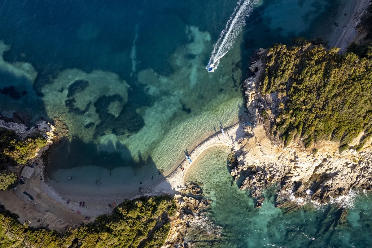 Dove andare in vacanza ad agosto spendendo poco? Ksamil