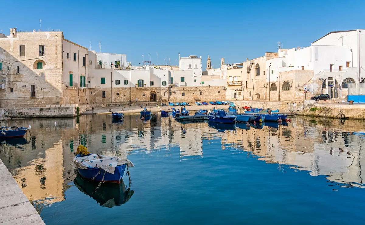 Dove andare in vacanza ad agosto spendendo poco? Monopoli