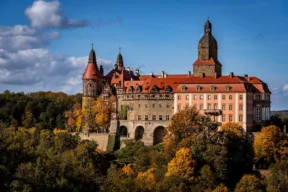 Storia, cosa vedere e quanto costa dormire al castello di Książ