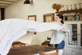 Come pulire mollettone per coprire il tavolo