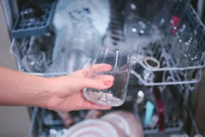 bicchiere pulito dalla lavastoviglie