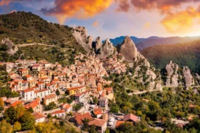 Cosa vedere a Castelmezzano e quanto costano le case