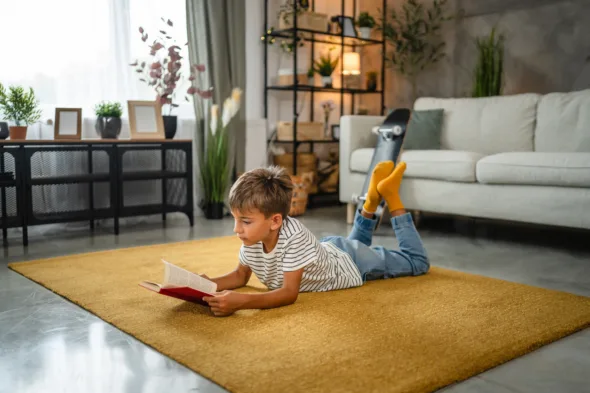 A che età si può lasciare un figlio a casa da solo?