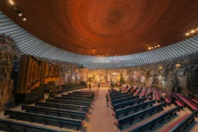 Alla scoperta della Temppeliaukio Kirkko, la chiesa nella roccia di Helsinki