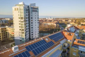 edifici con fotovoltaico