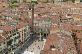 piazza delle erbe e palazzo maffei