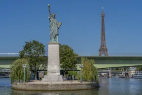 A Parigi ci sono 5 Statue della Libertà