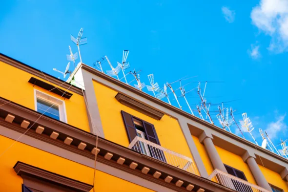 antenne sul palazzo