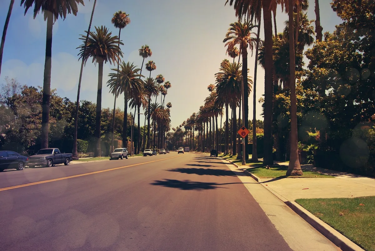 “Beverly Hills 90210”, le vere location della serie cult: ecco dove è stato girato l’iconico teen drama