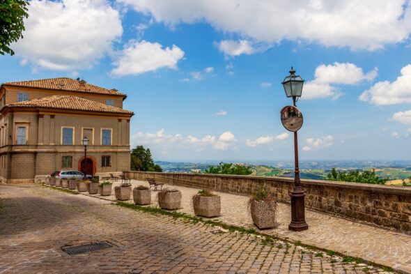 Cingoli is the Borgo dei Borghi 2026: things to see in the “Balcony of the Marche” and the cost of houses