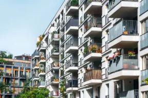 condominio con balconi