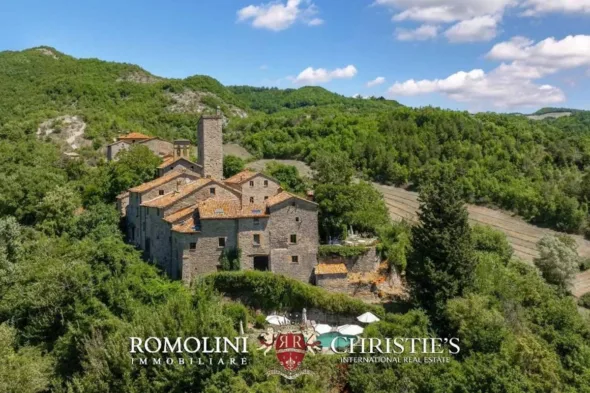 In vendita a 2 milioni il castello si decise l'esilio di Dante Alighieri