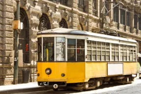 tram giallo di milano