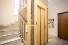 pianerottolo e ascensore