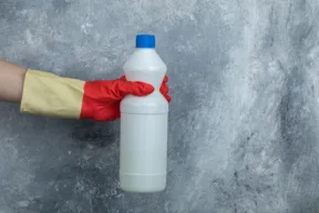 La candeggina si deve usare con acqua calda o fredda?
