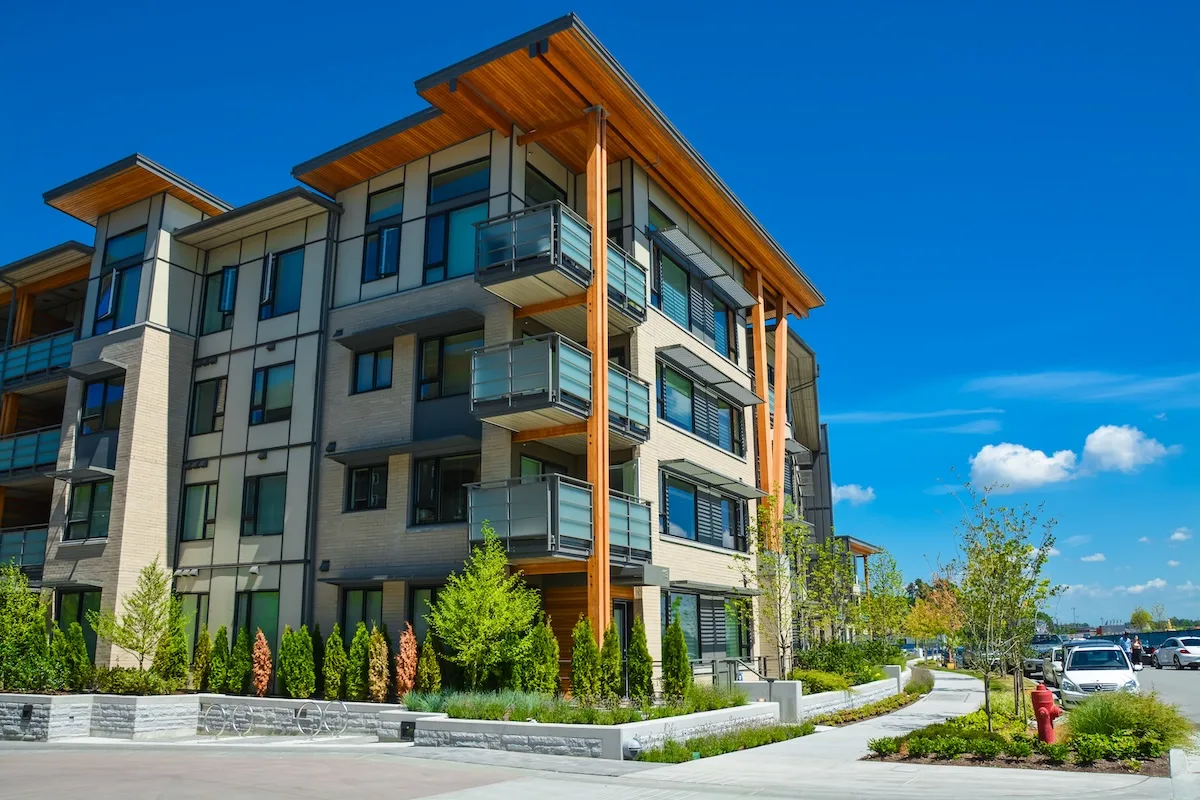 Lavori non pagati: si può bloccare il pignoramento immediato del conto condominiale?