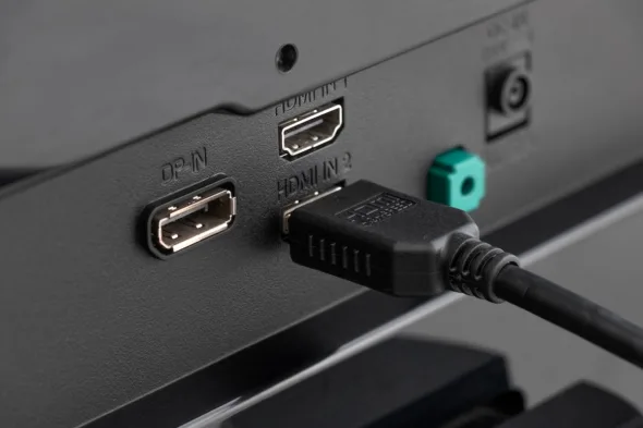 cavo hdmi collegato al televisore