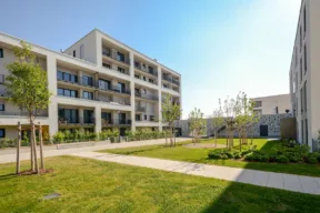 condominio con giardini