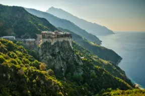 Monte Athos, l'angolo di Grecia dove le donne sono vietate