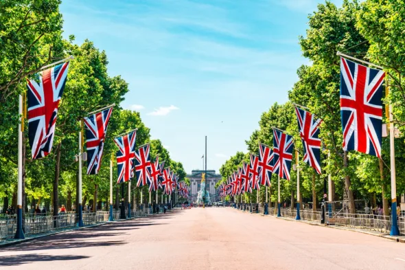 Perché Re Carlo lascia Buckingham Palace e dove vivrà ora la famiglia reale?