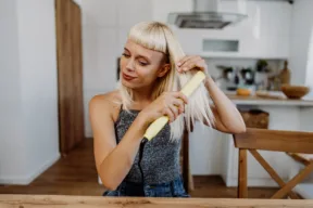 Quanto consuma una piastra per capelli?