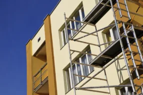 palazzo con impalcatura